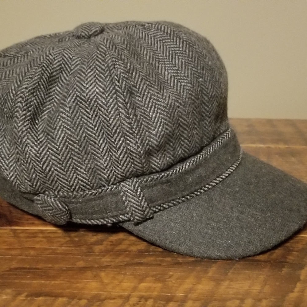 Women's grey hat